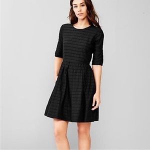 Gap Eyelet 1/2 Sleeve Black Dress with Pockets in excellent condition